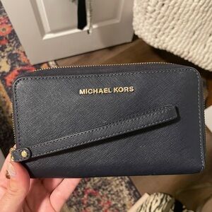 Michael Kors wallet/ wristle